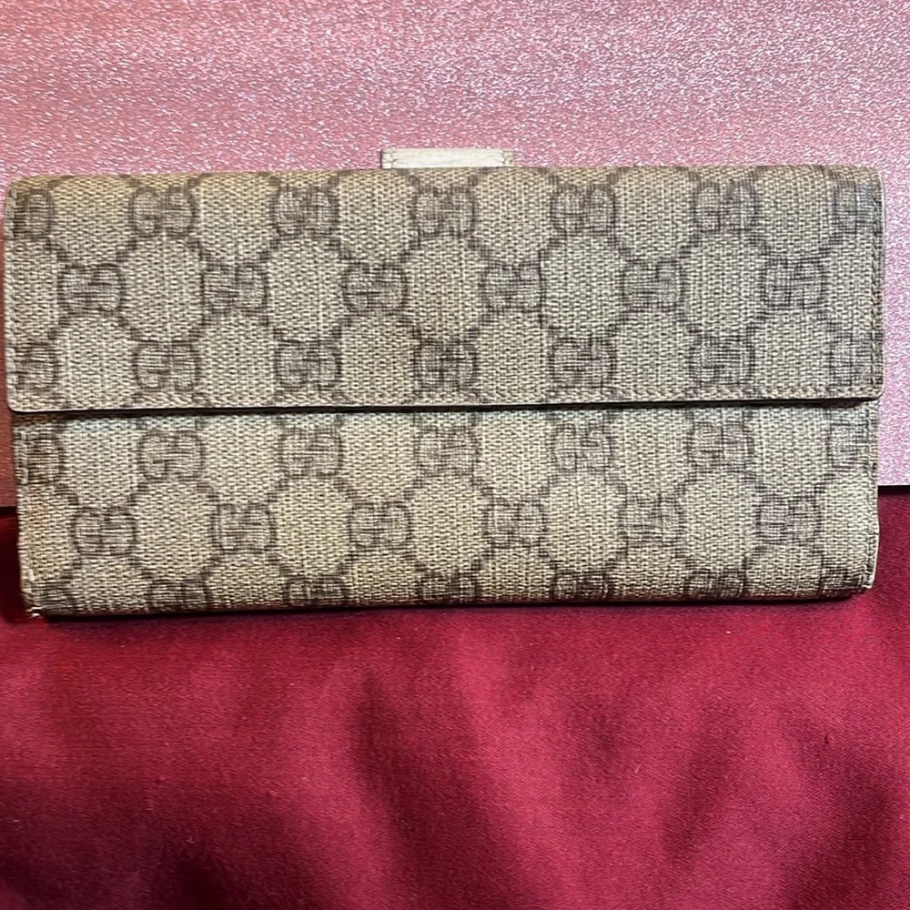 Gucci Long Wallet in Beige with Brown Logo - Picture 2 of 9